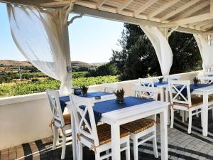 a white table and chairs under a pergola at QonuQ Bozcaada in Bozcaada