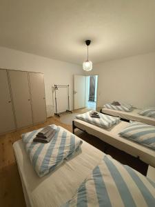 Postel nebo postele na pokoji v ubytování MA Apartments - Free Parking, Free WiFi, Relax & Coffee,