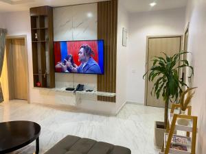 TV a/nebo společenská místnost v ubytování Shortlet spaces
