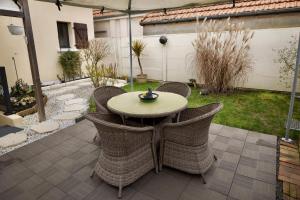 Vonkajšia záhrada v ubytovaní MAISON DE VILLE