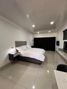 Televisyen dan/atau pusat hiburan di Oasis Lux Apartments