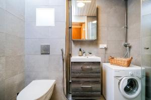 Koupelna v ubytování Unique Studio Central Helsinki + 10 fotografií