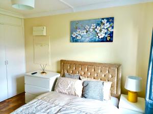 Postel nebo postele na pokoji v ubytování Heart of Telford Stylish 2-Bedroom
