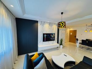 Televiisor ja/või meelelahutuskeskus majutusasutuses Modern Apartment in the heart of Tangier
