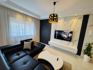 Televiisor ja/või meelelahutuskeskus majutusasutuses Modern Apartment in the heart of Tangier