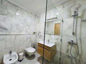 Vannituba majutusasutuses Modern Apartment in the heart of Tangier