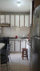 Kuchyň nebo kuchyňský kout v ubytování Quarto Pacífico