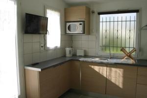 Køkken eller tekøkken på Maison 2 pièces 2 couchages Dolus d'Oléron DDO000-024