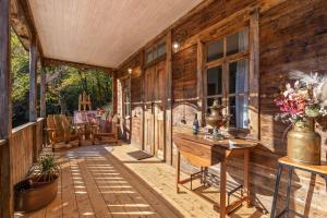 Balkón nebo terasa v ubytování Kiketi Farm Hotels