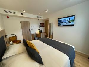 Postel nebo postele na pokoji v ubytování Hotel Le Charme de la Semois + 35 fotografií