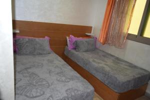 Postel nebo postele na pokoji v ubytování hotel el amri akchour