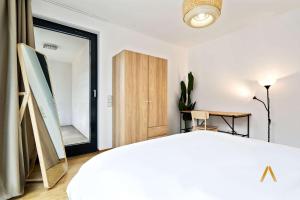 A Stylish Retreat in Esch Urban Landscape客房内的一张或多张床位