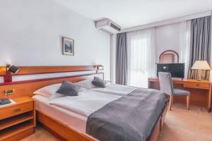 Posteľ alebo postele v izbe v ubytovaní Hotel Horizont