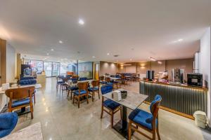 TV a/nebo společenská místnost v ubytování EViM HOTEL ÇORLU