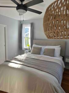 Ένα ή περισσότερα κρεβάτια σε δωμάτιο στο Dreamy beautiful family Escape Buffalo