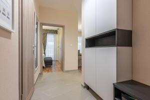 Kuchyňa alebo kuchynka v ubytovaní Elegant, high end, central condo