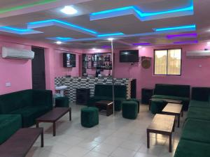 Istumisnurk majutusasutuses Senators Suites and Towers Hotel