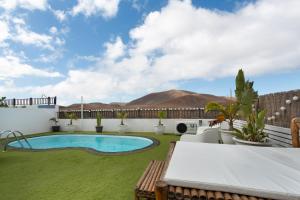 Bazén v ubytování La Casa del Volcano Corralejo Pool nebo v jeho okolí