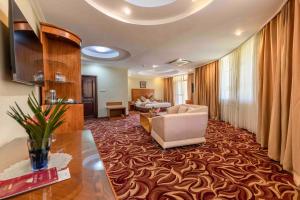 TV a/nebo společenská místnost v ubytování Mbale Resort Hotel