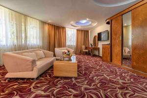 TV a/nebo společenská místnost v ubytování Mbale Resort Hotel