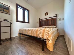 a bedroom with a bed in a room at Agriturismo il Pianetto in Principina Terra