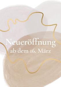 a piece of wood with a gold string on it at Zur schönen Rosenblüte, Ferienhaus in Schülern