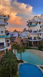 a view of a resort with a swimming pool and a building at Lovely Oasis Paraiso - Premium 100 mts to the sea in Villajoyosa
