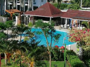 an overhead view of a swimming pool at a resort at Apartment Rozarka Soficu El Edén Dominicus in La Laguna