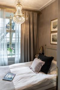 Llit o llits en una habitació de Hotel Kungsträdgården