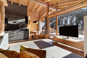 TV a/nebo společenská místnost v ubytování Chalet Berg