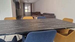 Ruang duduk di Il-Girna- Modern Seaside Accommodation