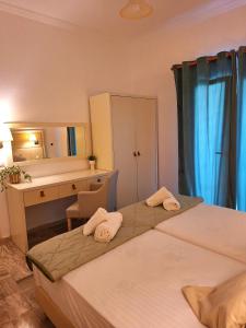 A bed or beds in a room at Ever Green beach Apartments