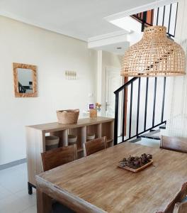 a dining room with a table and a chandelier at Casa Cristina in Vinarós +26 photos