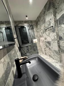 Koupelna v ubytování Alcazar Luxury Suites