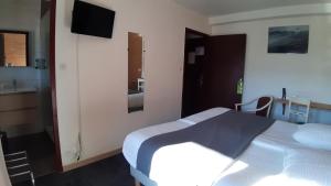Postel nebo postele na pokoji v ubytování Hotel De La Route Verte