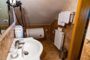 Koupelna v ubytování House Mikin Dol
