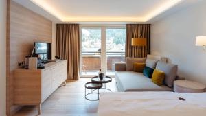 TV a/nebo společenská místnost v ubytování DAS RONACHER Thermal Spa Hotel