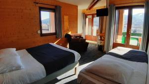 Postel nebo postele na pokoji v ubytování Hotel De La Route Verte