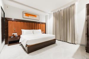 AVA Hotel Chandigarh Zirakpur客房内的一张或多张床位