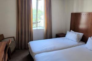 Uma cama ou camas num quarto em SeaNet Hotel By AFI Hotels