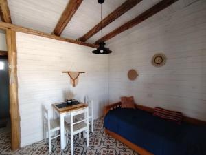 a bedroom with a bed and a table in a room at Posada Malbec in Uspallata