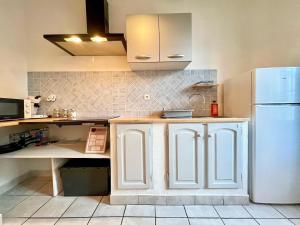Dapur atau dapur kecil di Creux de l'Église 2 - Cosy, Centre-ville, Calme, 4 personnes +53 gambar