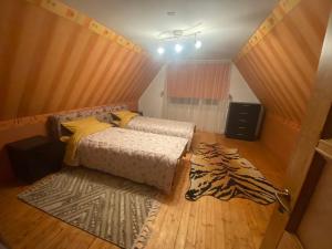 Voodi või voodid majutusasutuse Forest Edge House toas