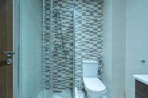 Charming Flat with Pool view Fast Wi-Fi的一间浴室