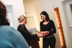 Hostia v ubytovaní Wellness Pension Waldhof + 19 fotografií