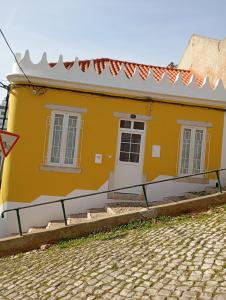 Tòa nhà nơi nhà nghỉ dưỡng tọa lạc