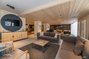 a living room with a couch and a table at Résidence Lagrange Vacances L'Ecrin du Badet in Aragnouet