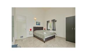 Posteľ alebo postele v izbe v ubytovaní 1 Bedroom Nice Apartment In Saplunara