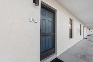 那不勒斯的住宿－End Unit -First Floor and Close to The Lobby，相簿中的一張相片 +35 張相片