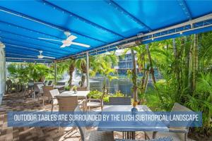 End Unit -First Floor and Close to The Lobby餐廳或用餐的地方